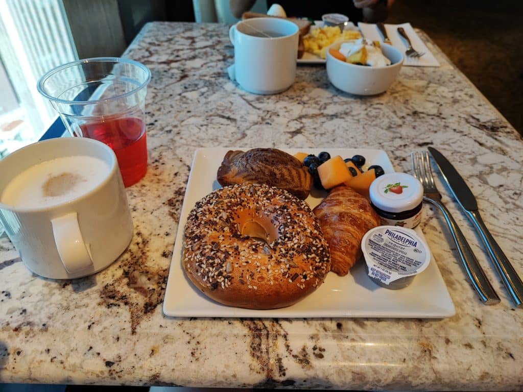 Frühstück in der Prestige Lounge: So reichhaltig sind die wenigsten Breakfast-Angebote in den USA.